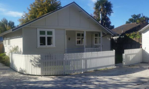 Yellow Pot House, Havelock North
